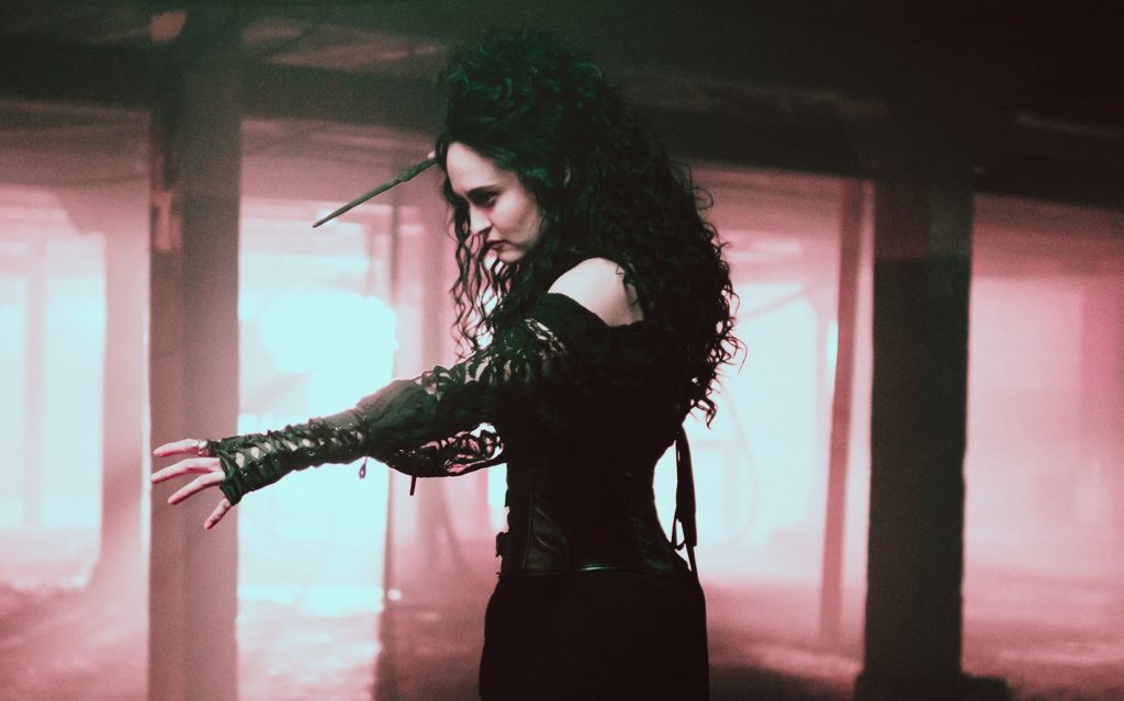Bellatrix en Neville Longbottom y la bruja negra