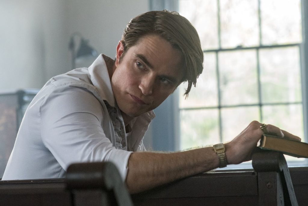 Robert Pattinson interpreta a un falso predicador en El diablo a todas horas