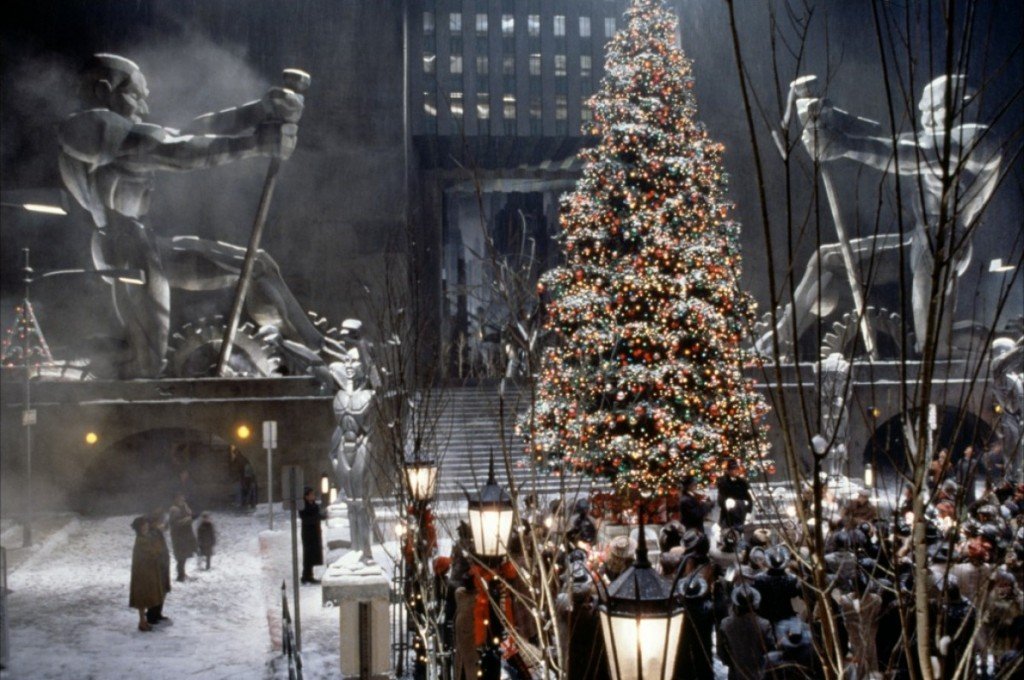 Y para los menos melosos, Batman Returns es la opción de película navideña