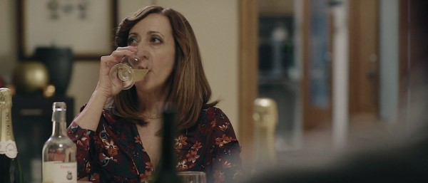 Una cena de Navidad sui generis se desarrolla en el cortometraje Glitch