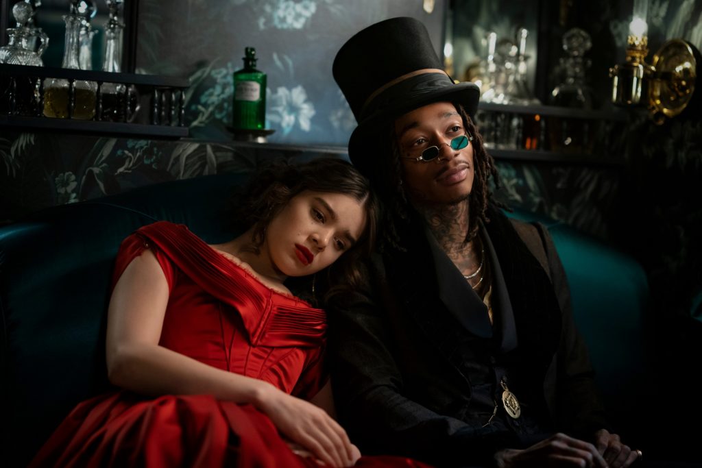 Still de la serie Dickinson de AppleTV+