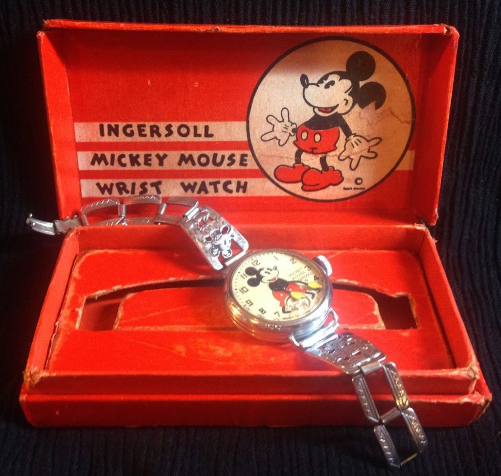 El primer reloj de mano de Mickey Mouse se hizo en 1933.