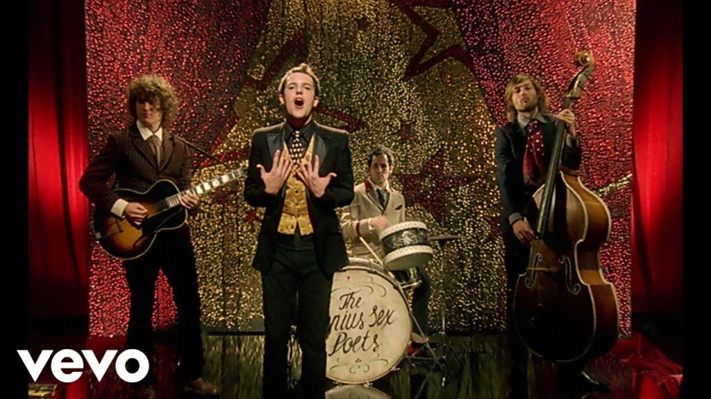 El video de Mr. Brightside de The Killers se basa en una película de Luhrmann