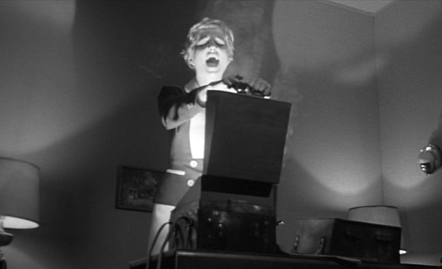 Te contamos qué hay en la caja de Kiss Me Deadly o El beso mortal