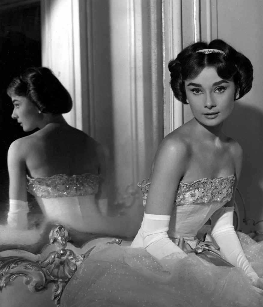 Hablamos de los diseños de Givenchy en esta reseña retro de Romance al atardecer