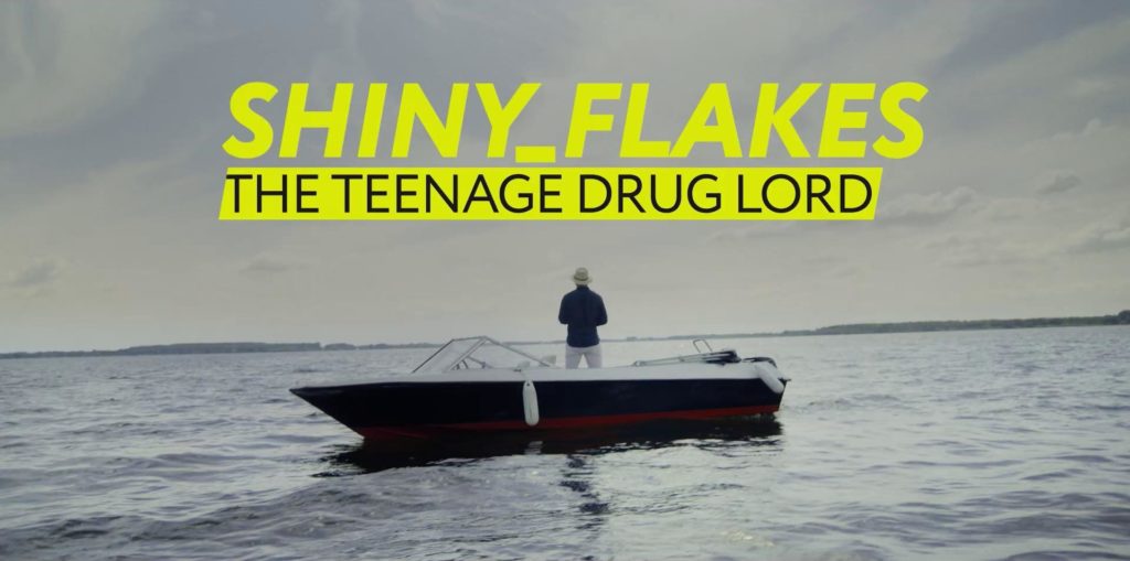 En esta reseña de Shiny Flakes, te contamos qué hay sobre el documental sobre la vida del cibernarco adolescente.