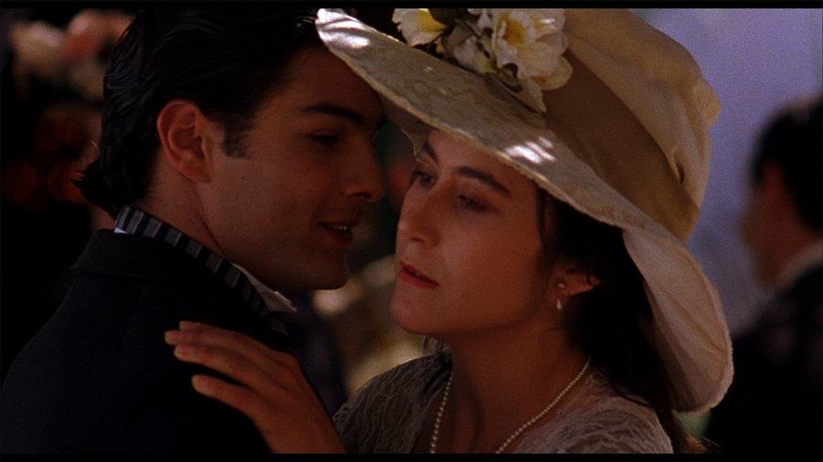 Reseña Retro: una de las escenas en las que Tita y Pedro bailan.