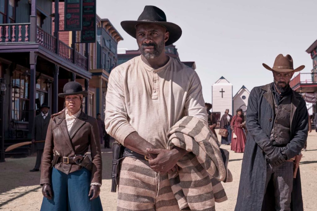 Uno de los grandes aciertos de este largometraje es la calidad del reparto, encabezado por Idris Elba y Regina King.