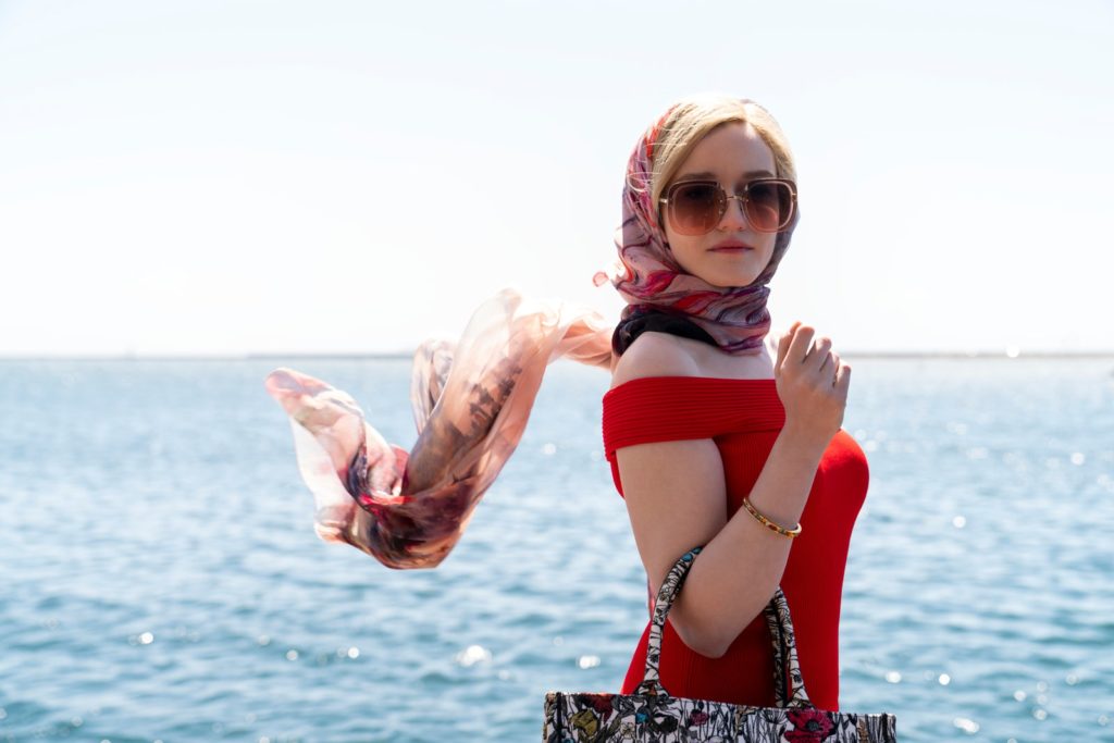 Checa nuestra reseña de Inventing Anna