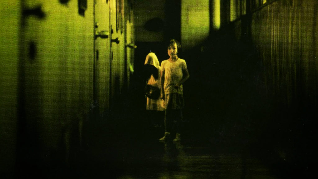 Dark Water es una de las mejores películas de terror japonesa, donde vemos el tropo de fantasma vengativo.