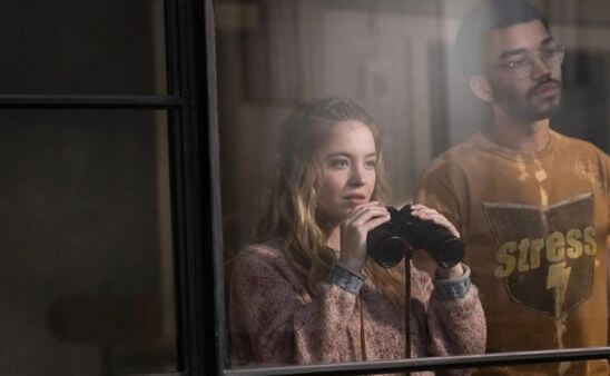 The Voyeurs es un filme sensual sobre una pareja que espía por la ventana. 