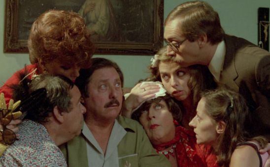 La familia apenada por Mama Cora