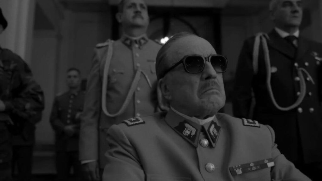 Jaime Vadell, actor de larga trayectoria en Chile, da vida a Pinochet.